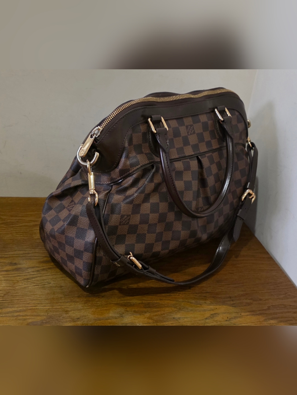 Authentic Louis Vuitton Trevi PM in Damier Ebene . - Picture 3 of 16